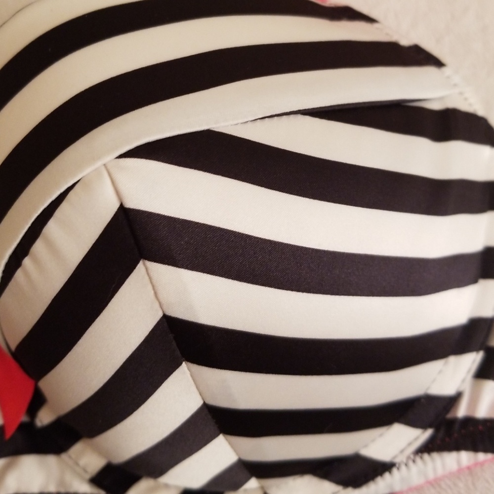 Victoria's Secret Striped Balconette - Picture 6 of 6